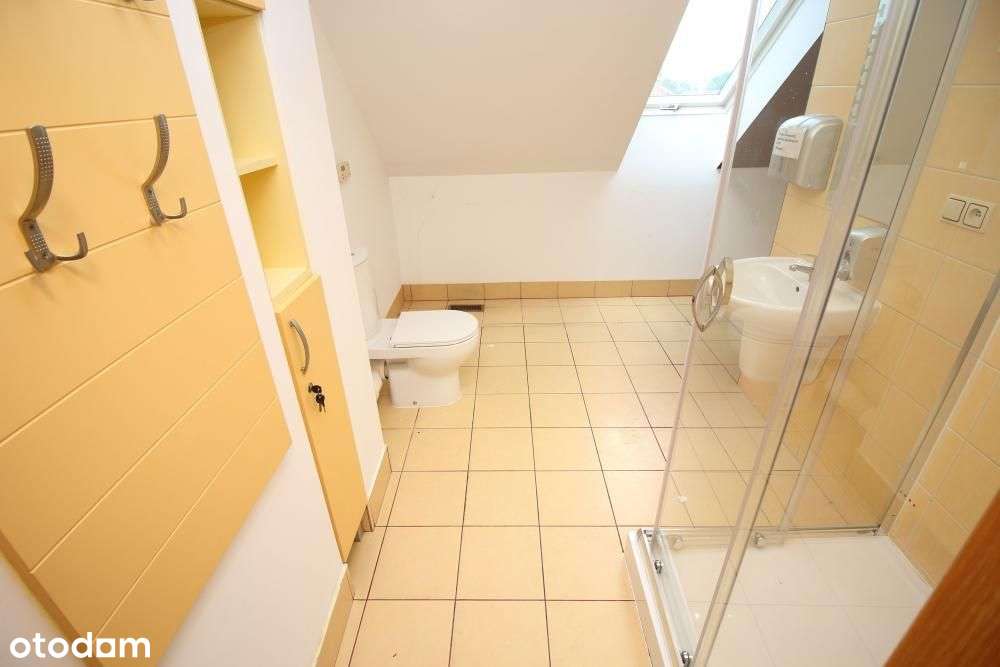 Dom wolnostojący z dużym ogrodem w spokojnej okolicy.-15