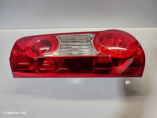 Farolim Farol Novo Peugeot Partner Citroen Berlingo Traseiro Esq. (B9) 2008 a 2011 - 2