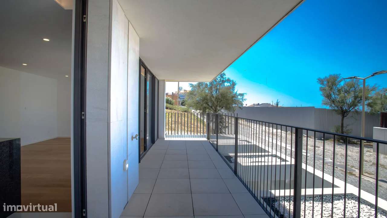 T2 Como Novo c/ Vistas Mar e Garagem Box em Canidelo-6