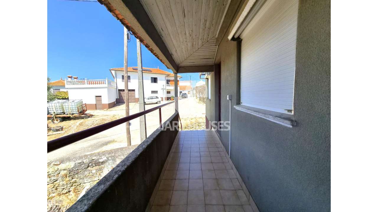Moradia T3 Lufreu c/ terreno-25