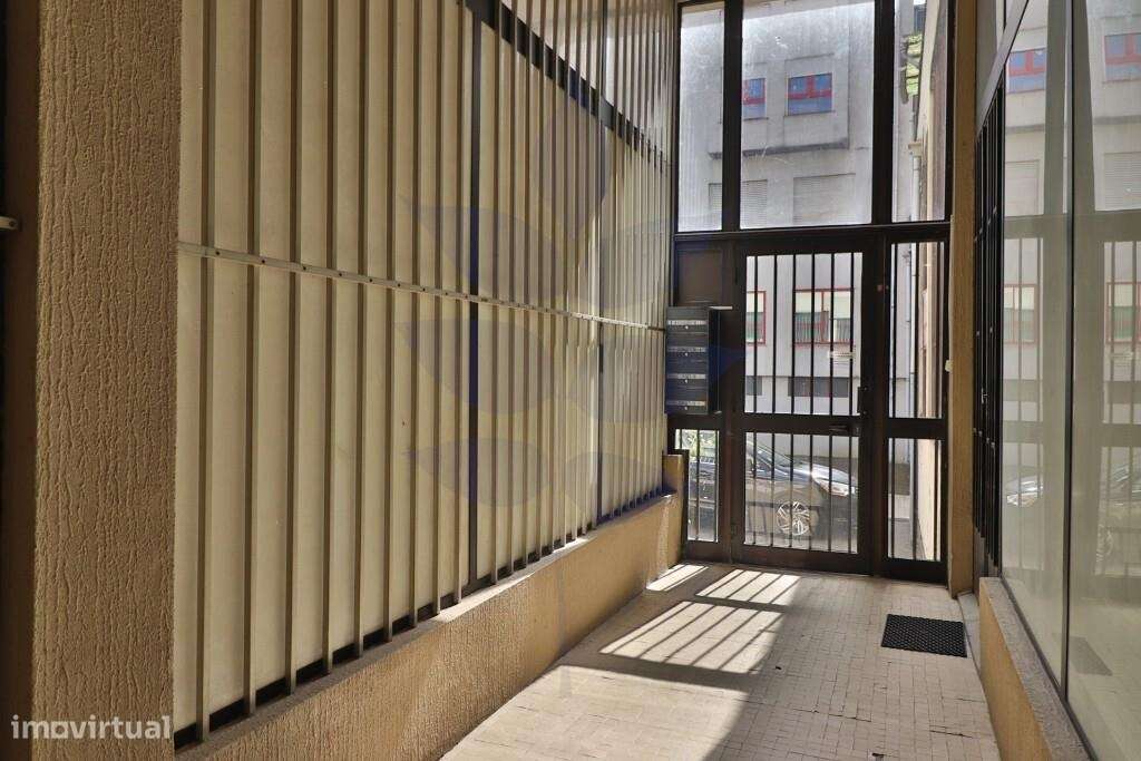 Apartamento T0 com terraço – mobilado e equipado | Braga-33