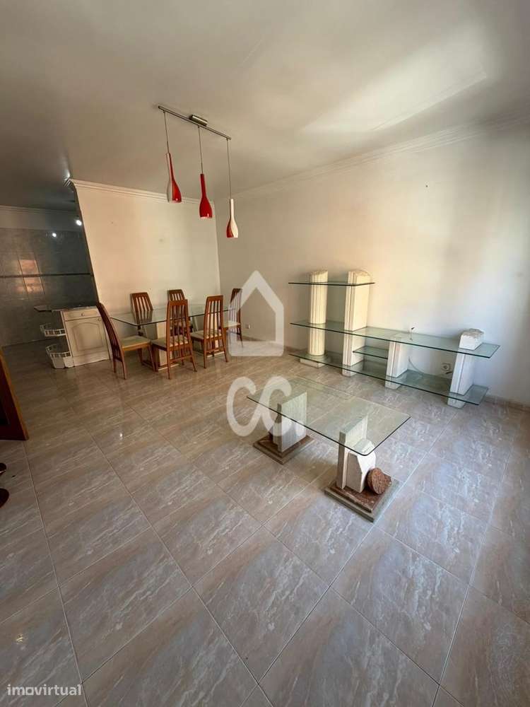 Apartamento T2 com Excelentes Áreas | Tapada das Mercês-6