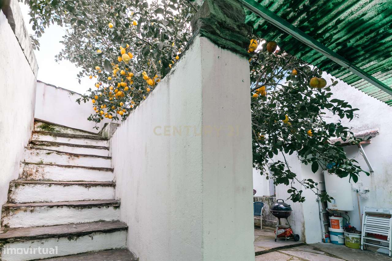 Rés-do-Chão de Moradia T4 com 4 suítes no centro de Mourão - Alentejo-21