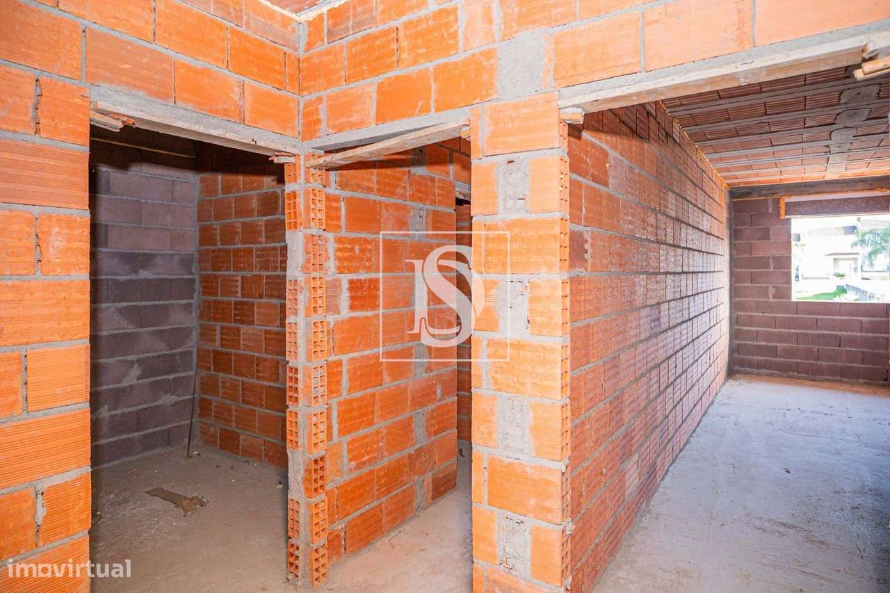 Moradia T3 por terminar | Elevado potencial de investimento-19