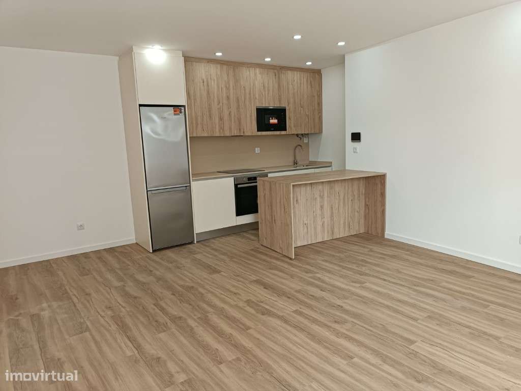 Apartamento T1remodelado para Arrendamento - Grande imagem: 2/17