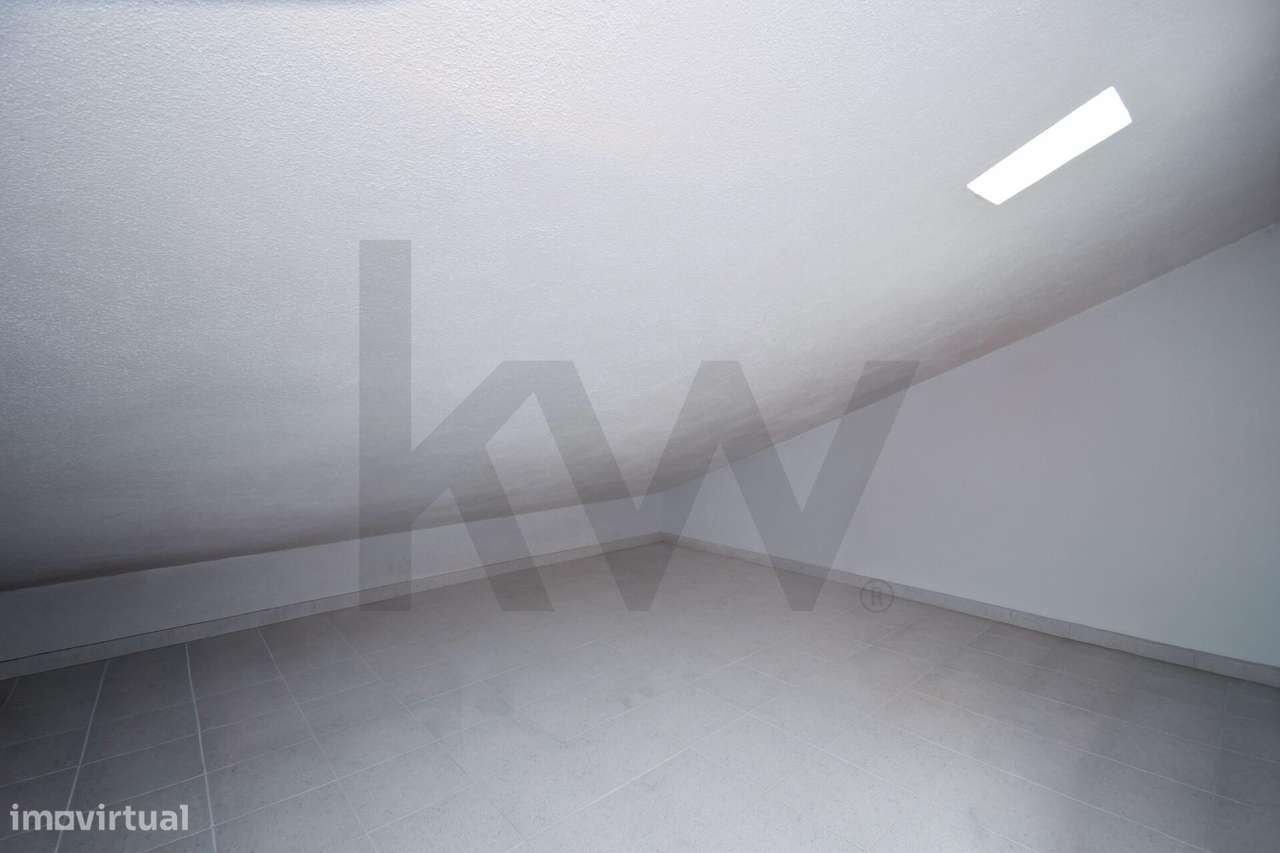 Apartamento T2 | Parqueamento e Arrecadação | Casal da Carochia, Ramad-19