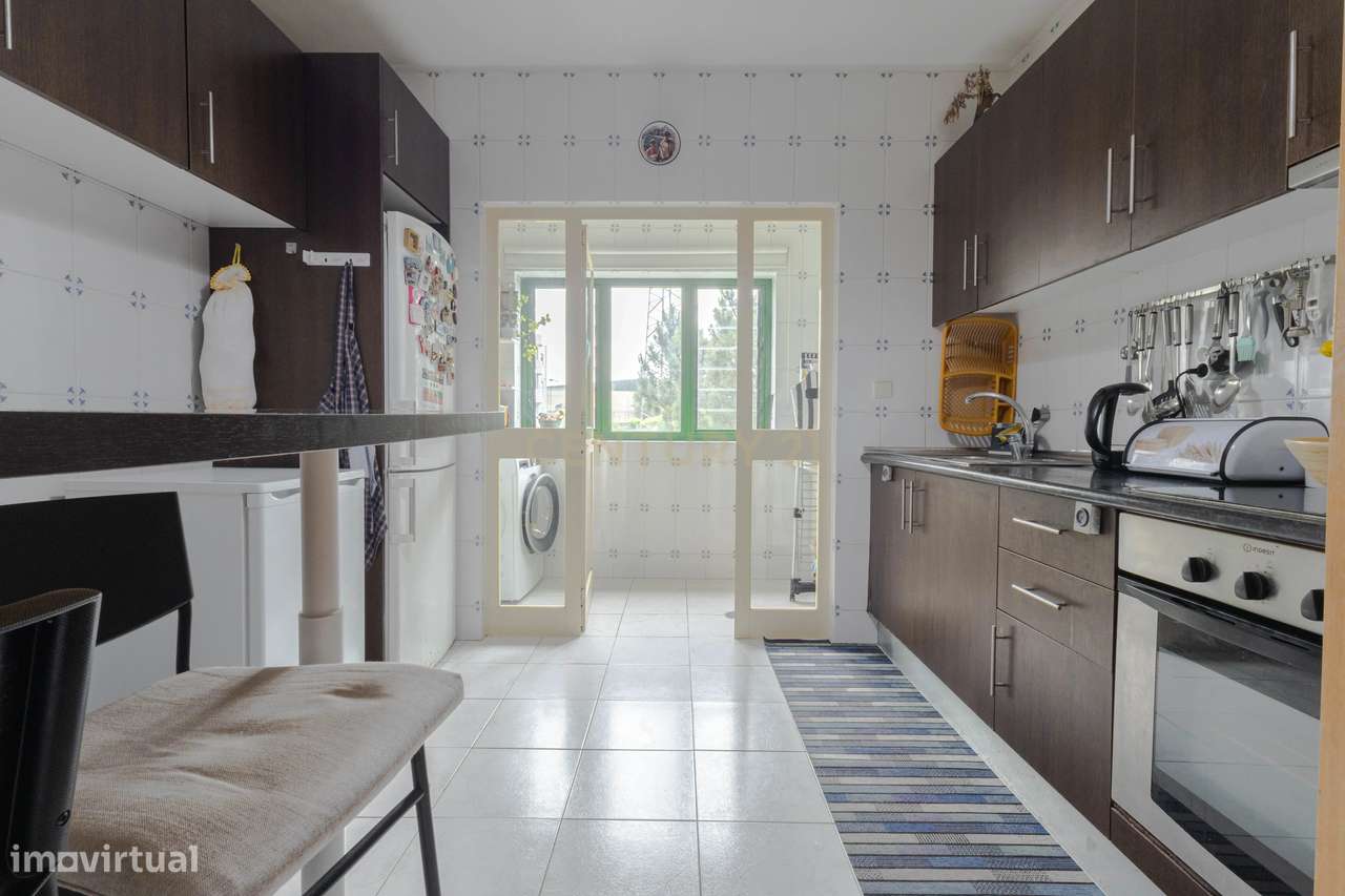 Fantástico Apartamento T2 com Lareira, Varanda e Lugar de Garagem | Fâ-10