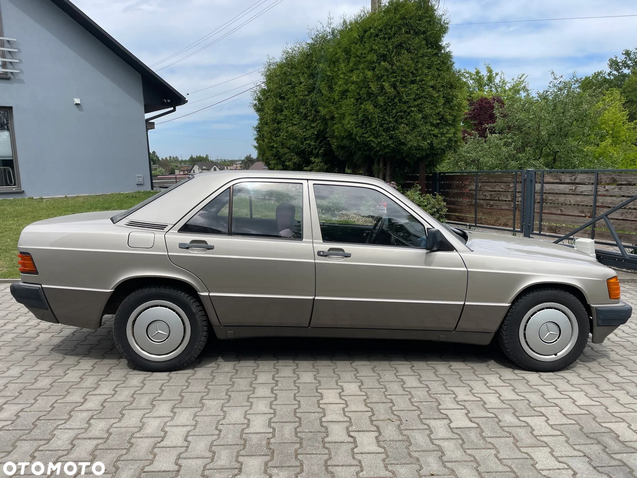 Mercedes-Benz W201 (190) - 5