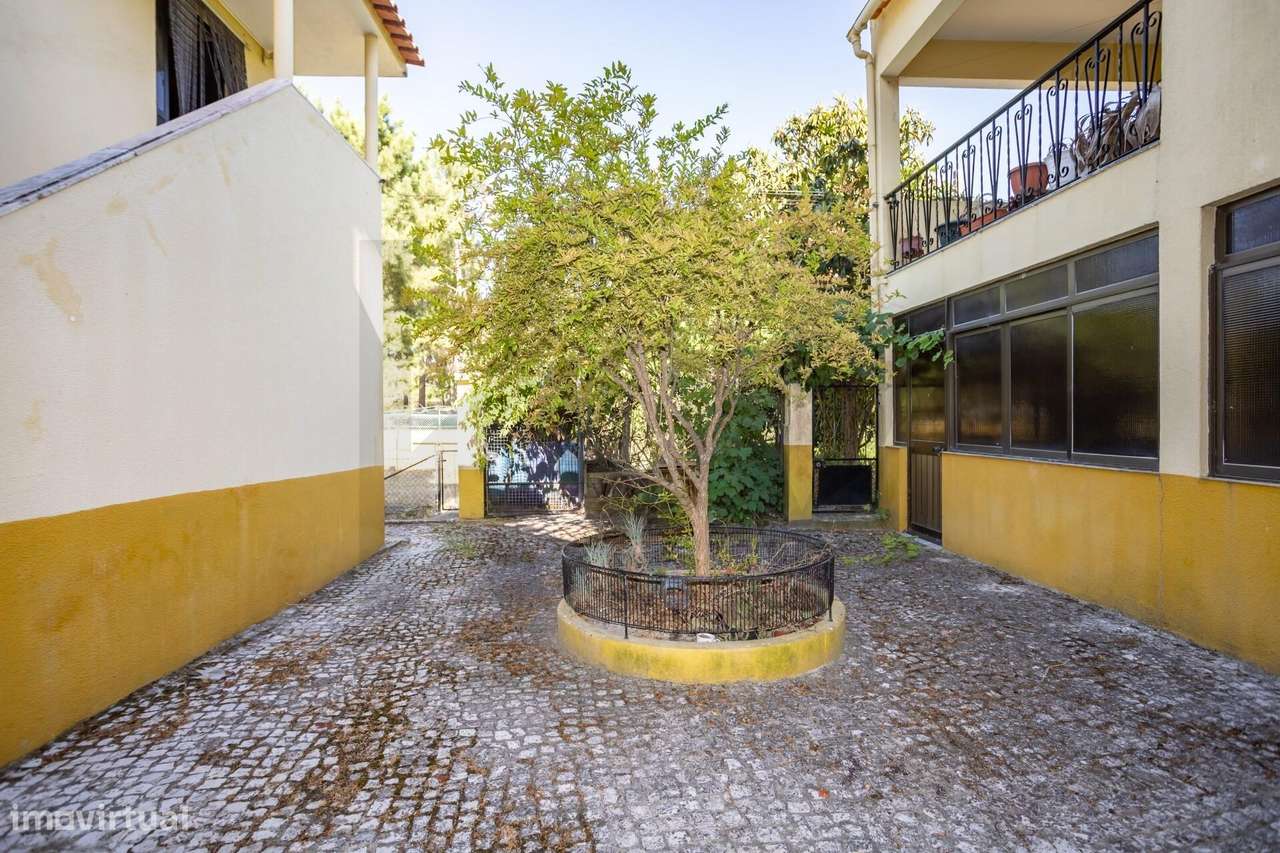 Fantástica Moradia T4 (10 Divisões) com Terreno de 869 m2 – Imenso Pot-38