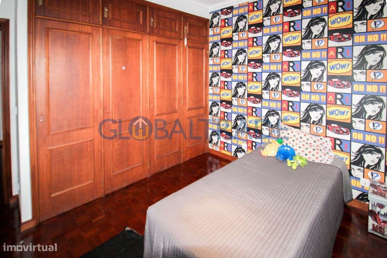 Moradia T4 com terraço e jardim em Alfena-29