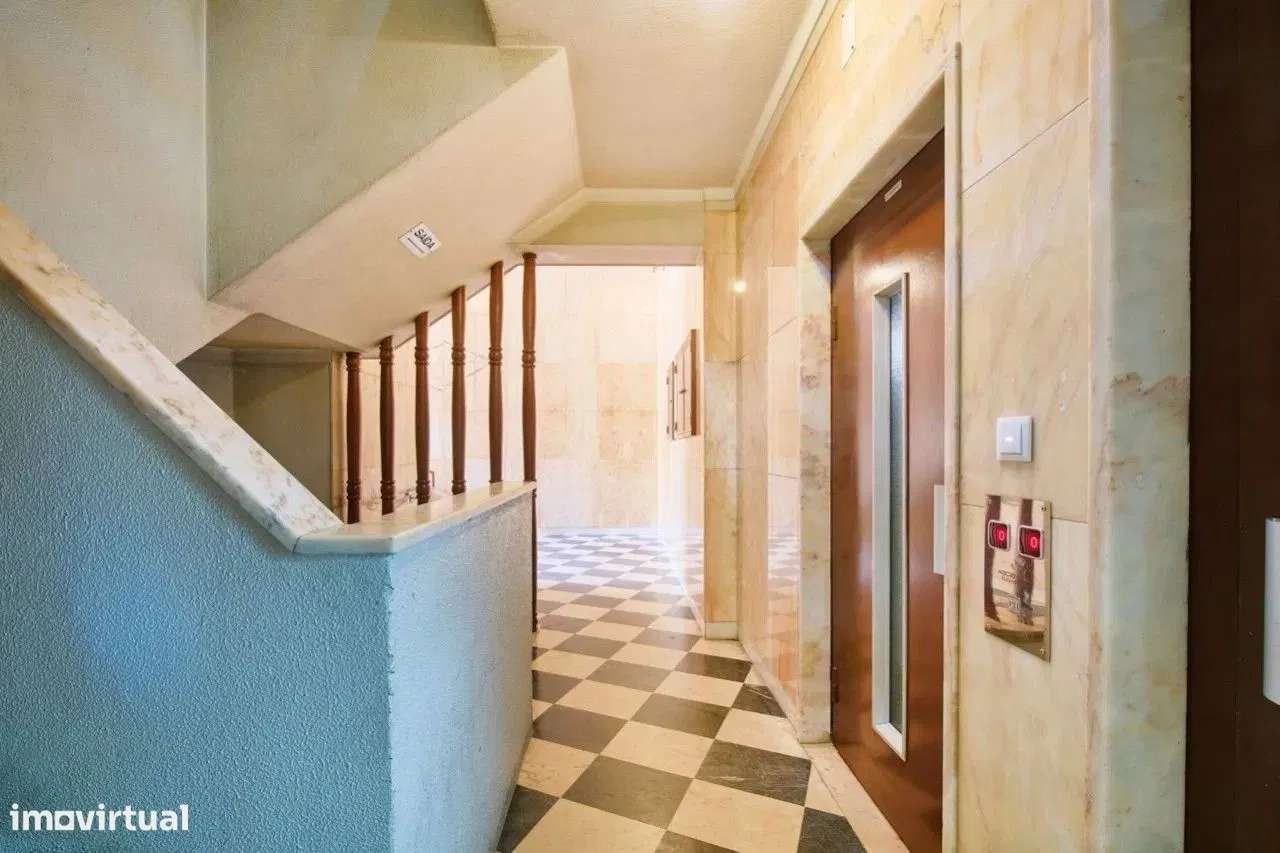 T1 com varanda, elevador em zona nobre: 5  minutos  do colombo e metro - Grande imagem: 4/21