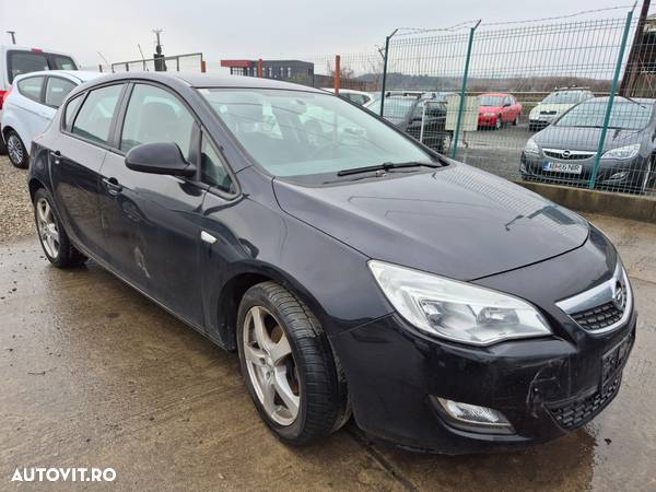 Dezmembram Opel Astra J, an 2012, 1.3 CDTI euro 5 - 1