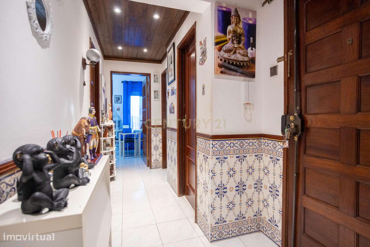 Apart. T2 com 61 m2 em Santo António dos Cavaleiros – Praceta Manuel F-7