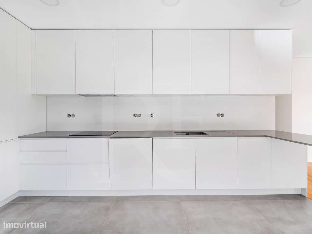 Apartamento T4 com Varanda junto à praia com vista Mar-8