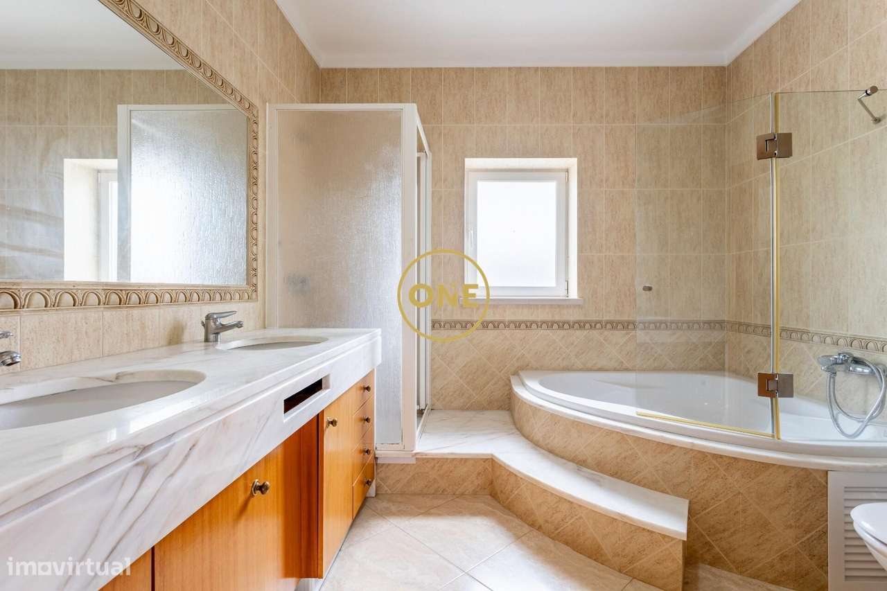 Propriedade Exclusiva em Sesimbra com 7.500m2 | Moradia de 529m2, Priv-30