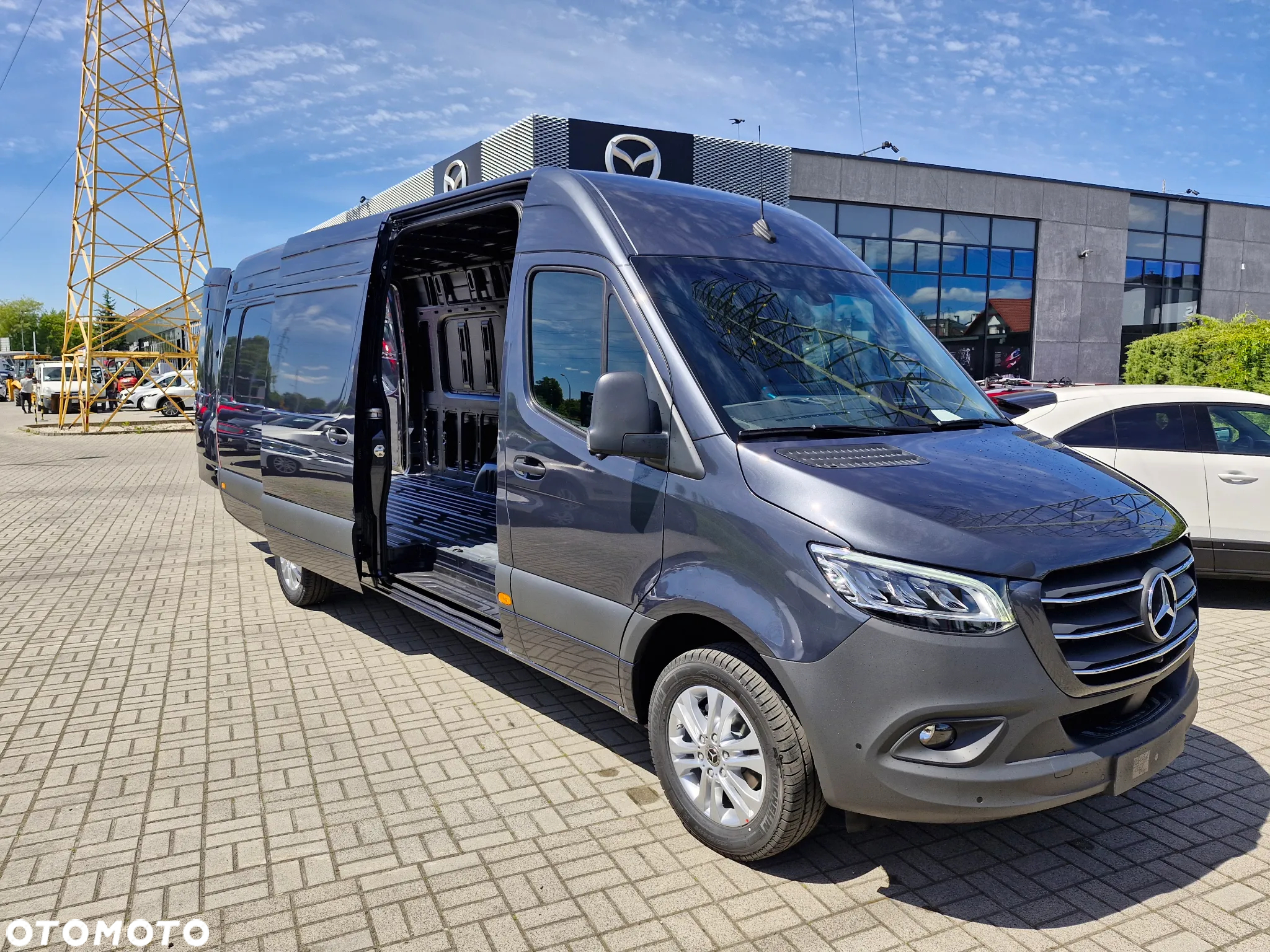 Mercedes-Benz Sprinter - 11