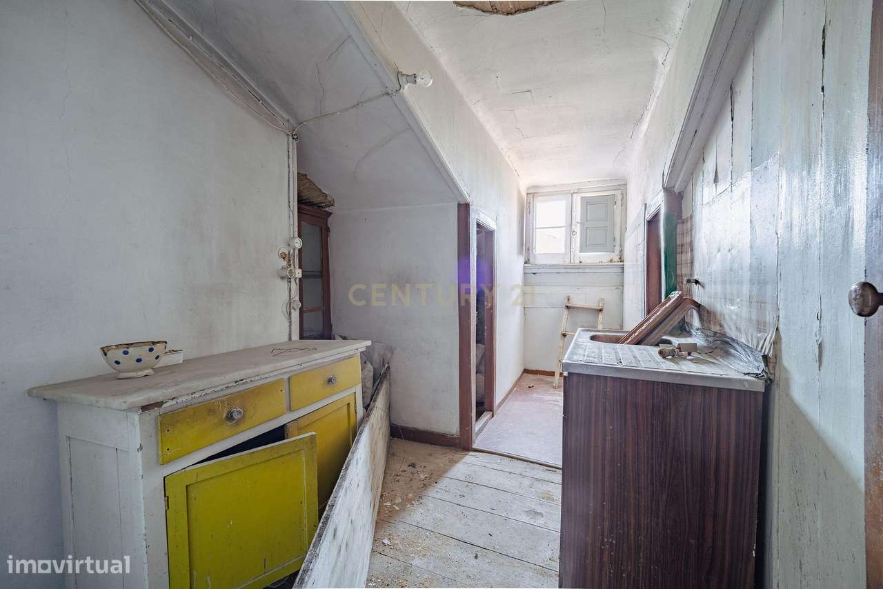 Edifício de Charme com Projecto de Recuperação - Almada-37