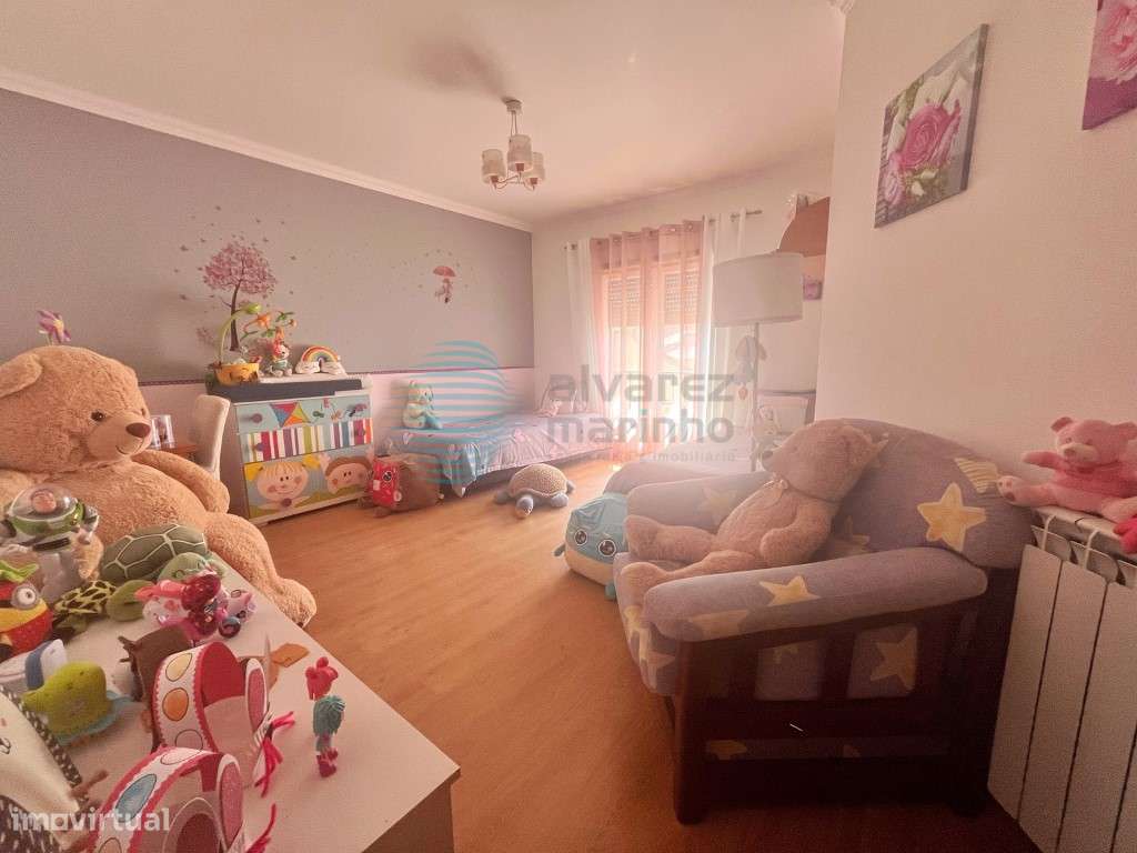 Moradia V3 situada no centro do Bombarral-15