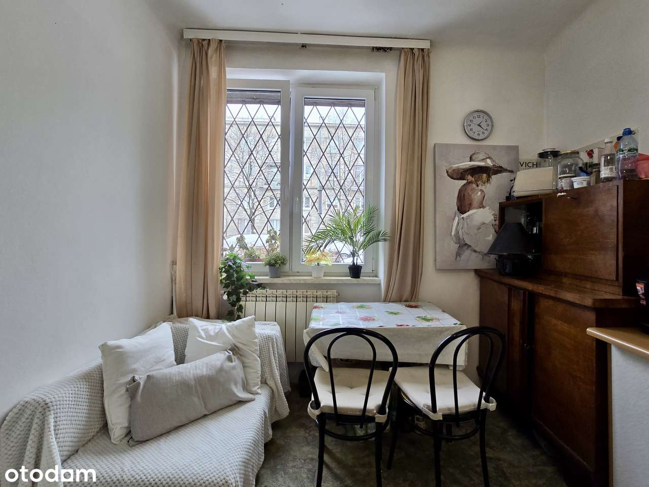 Kawalerka/2 pokoje | 35,49m2 | kamienica | Plac Hallera | parter |-2