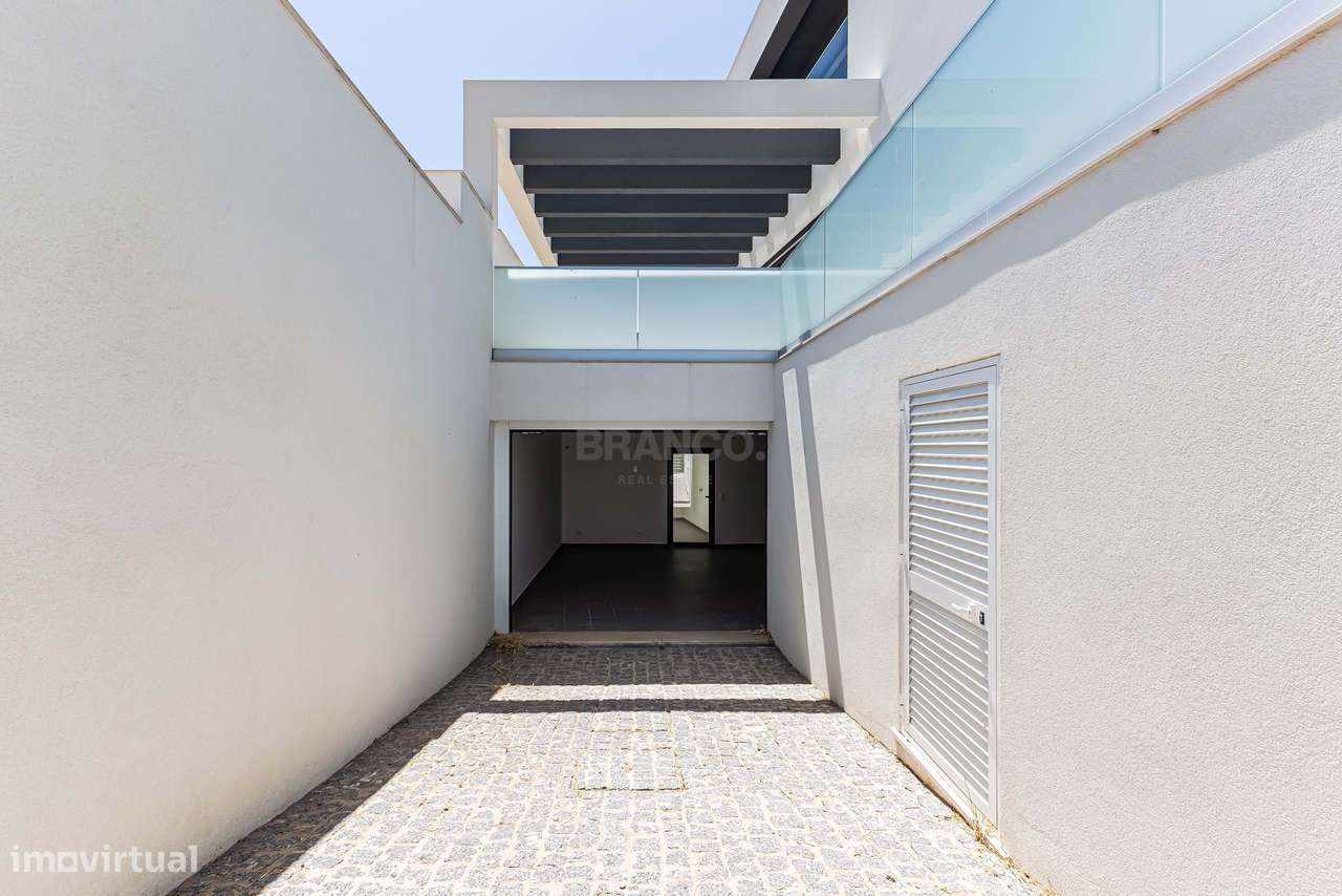 Moradia T3 com piscina e garagem - Mexilhoeira Grande-42