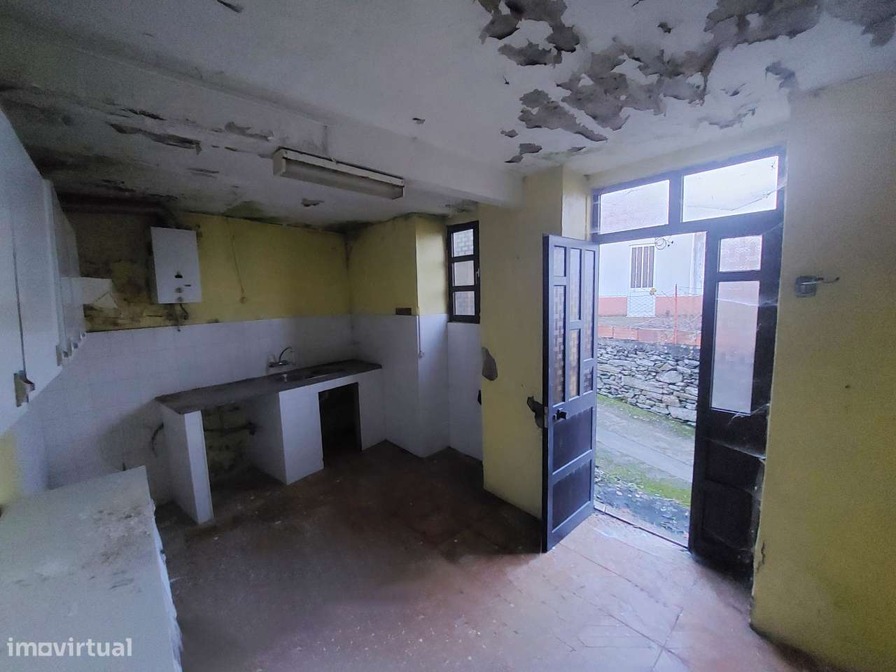 Moradia T3 em Mesão Frio com varanda e acessibilidade-7