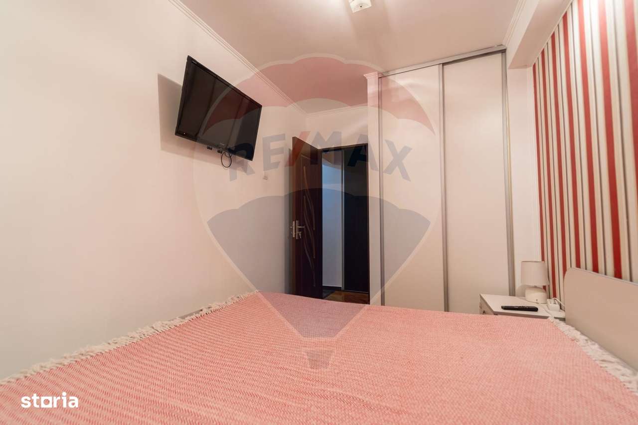 Apartament cu 3 camere de vânzare în zona Decebal-8