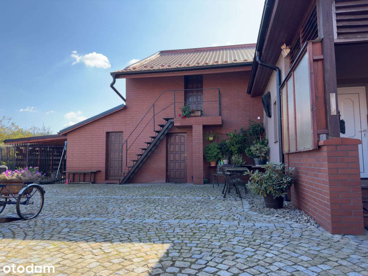 Dom w otoczeniu zieleni Wójcice-3