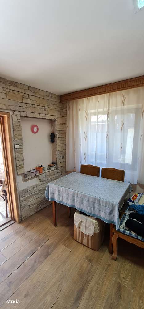 Vând casa caramida si teren 2400mp Horia-4