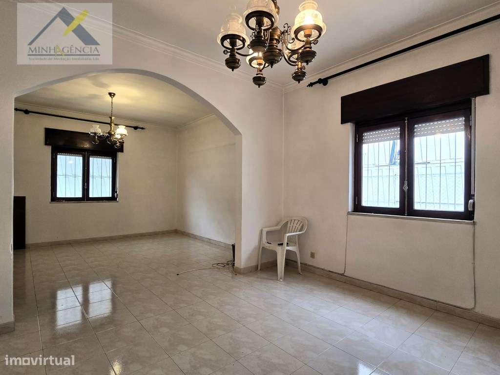 Moradia isolada com garagem na Quinta do Conde-23