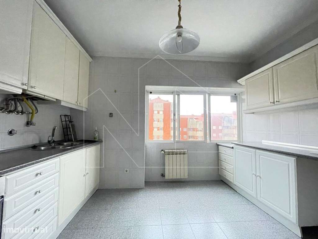 Apartamento T3 em Esgueira - Conforto, Espaço e Excelente Localização-1