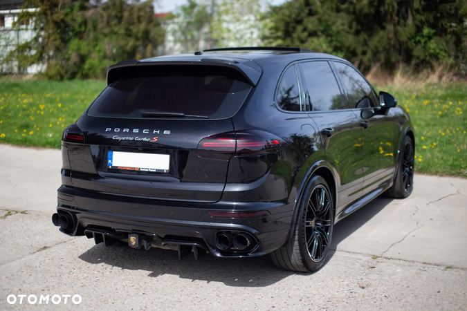 Porsche Cayenne Turbo S - 13