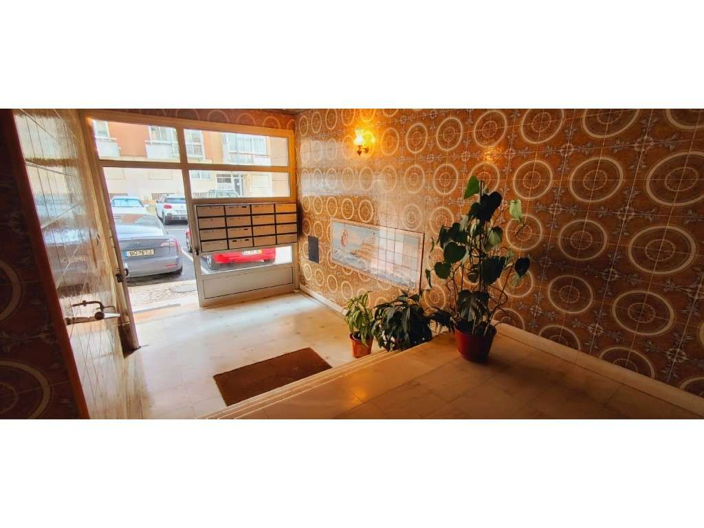 Apartamento T2 Totalmente Remodelado - Oeiras - Figueirinha-20