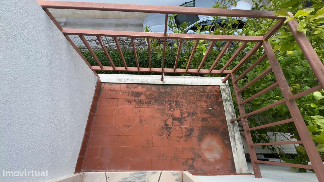 Moradia T6 - 220m2 - 3 pisos - 2 garagens - Barro - Pinheiro de Loures-25