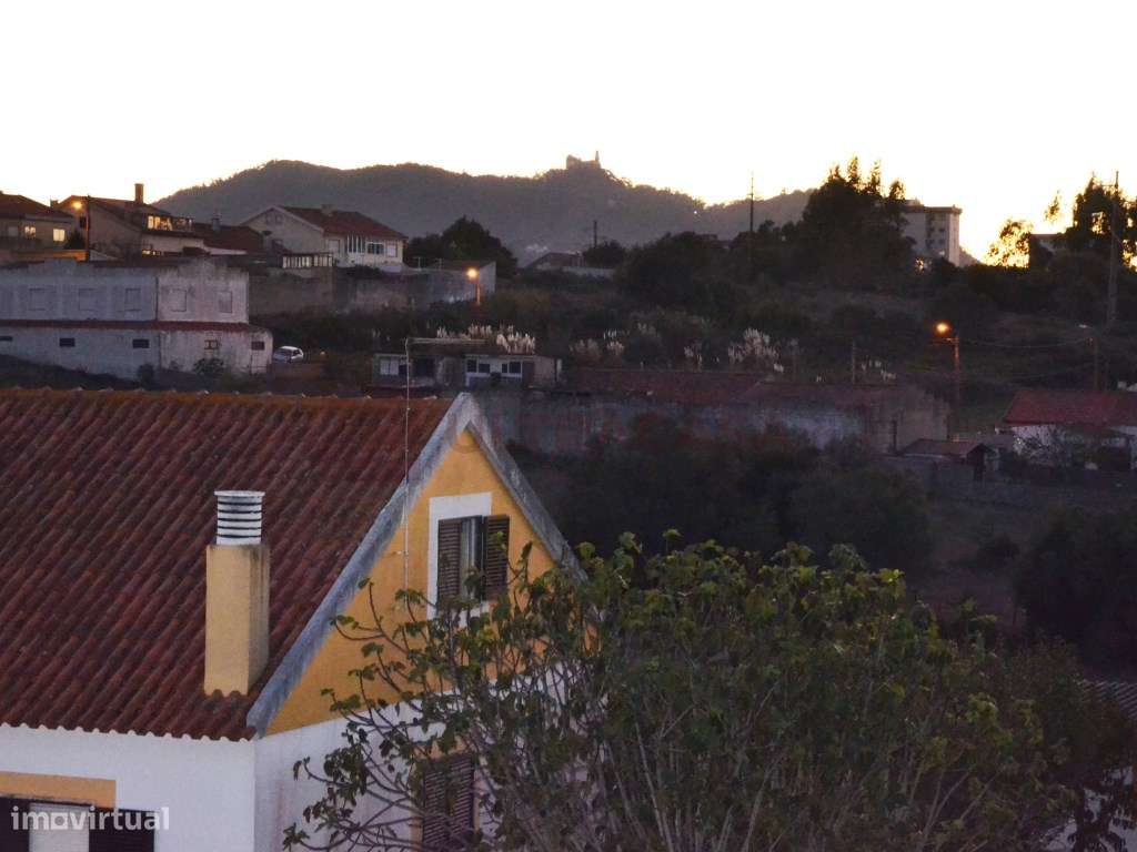 Vende-se excelente Moradia V7 com Jardim, Terraço e Garagem em Algu...-31