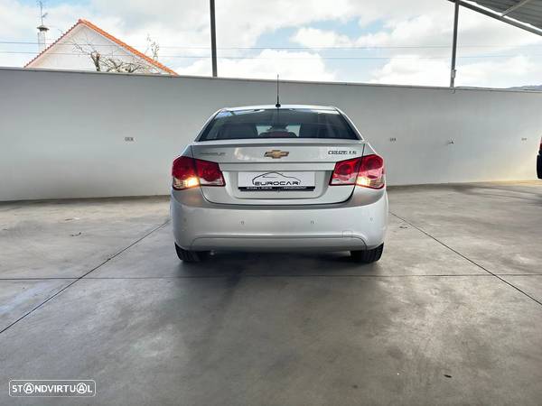 Chevrolet Cruze 1.6 LS - 4