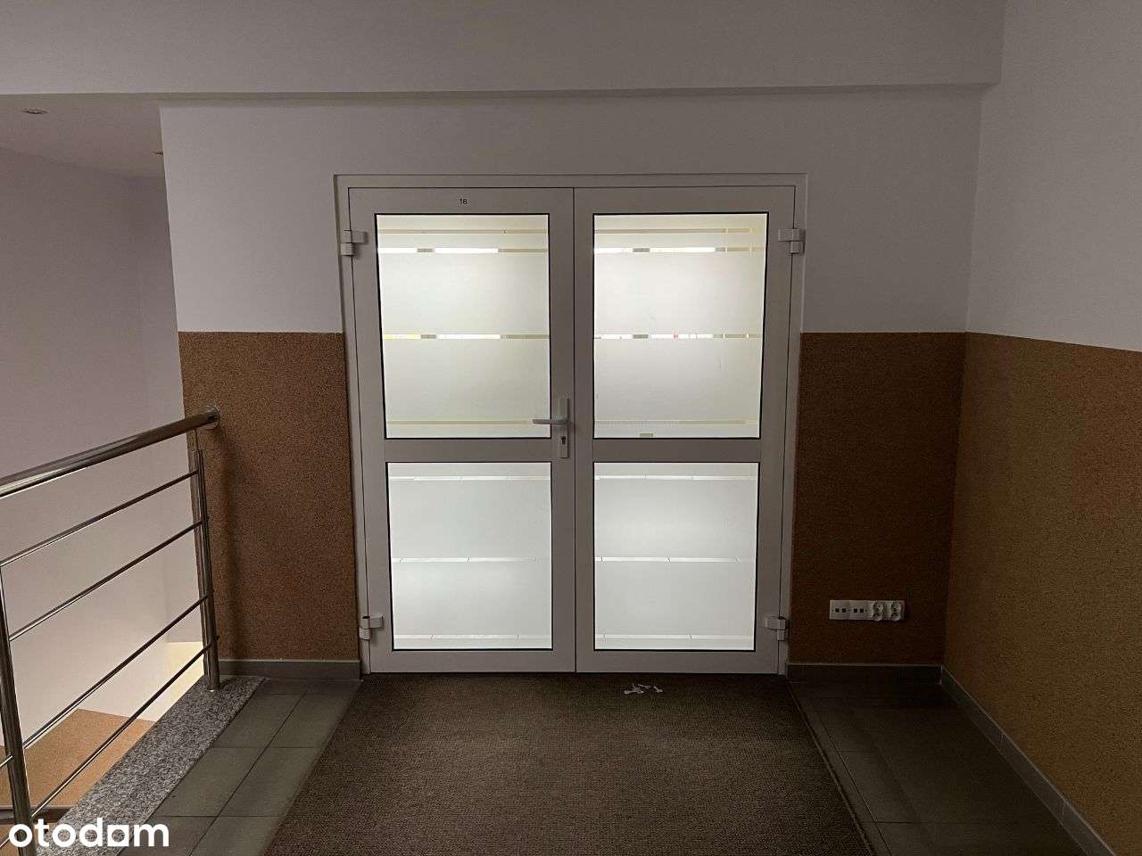 Lokal biurowy o pow. 75m2 parking teren ogrodzony dobra lokalizacja - Pełny obrazek: 3/19