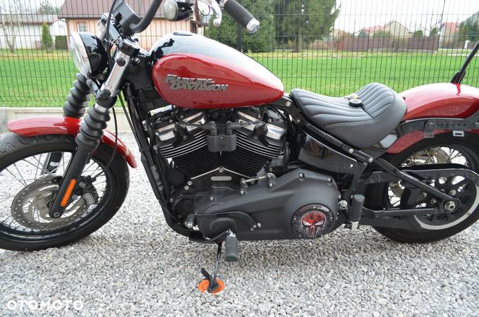 Harley-Davidson Softail Street Bob - 13