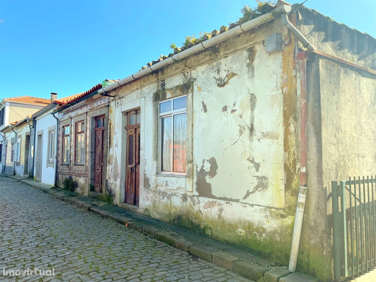 2 Moradias TÉRREAS para venda conjunta, localizadas no Candal!