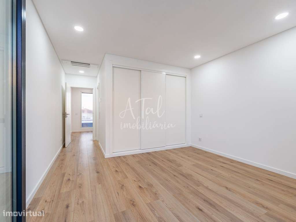 Moradia V4 com piscina em Azeitão-51