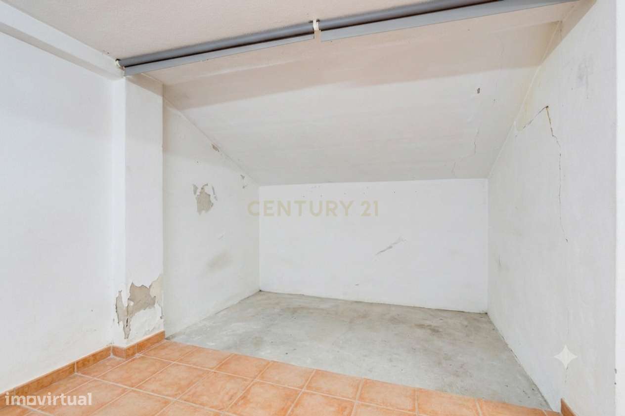 T2+2 Duplex c/ Sótão amplo (248m²) | S. Félix Marinha-26