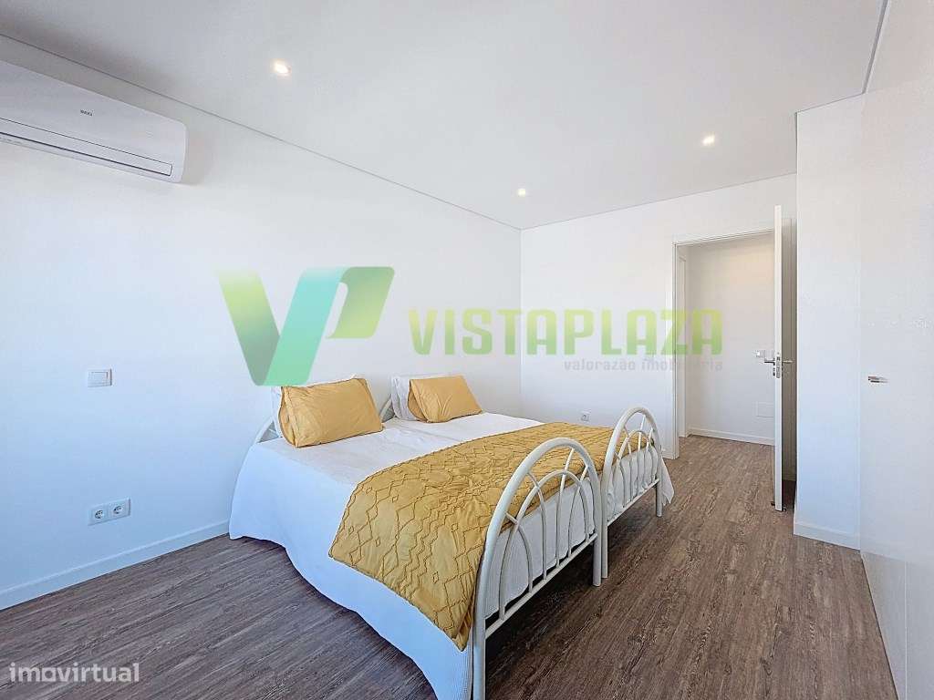 Apartamento Duplex com Terraço e Vista Panorâmica, piscina e garage...-28