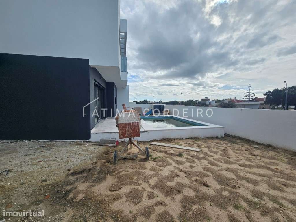 Moradia Isolada T4 Duplex Venda Almada-15