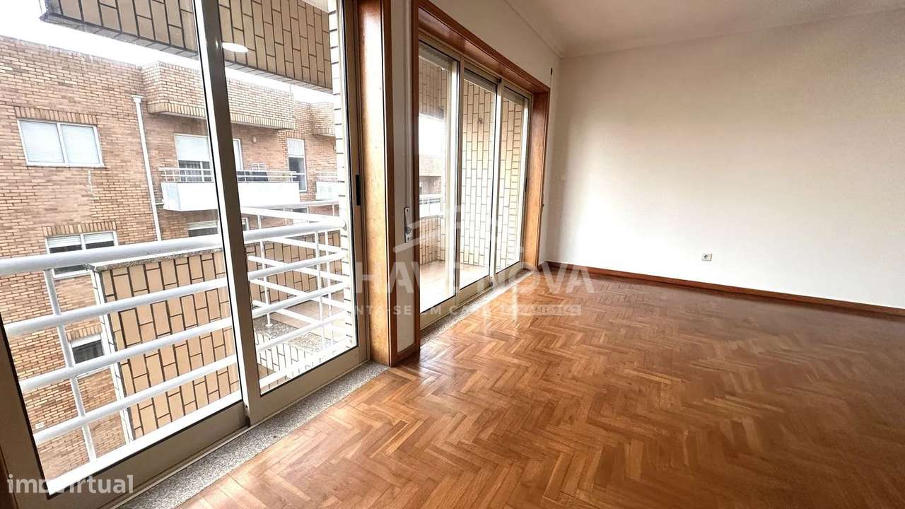 T2 c/ Varanda e Lugar de Garagem em Pedroso - Grande imagem: 4/25