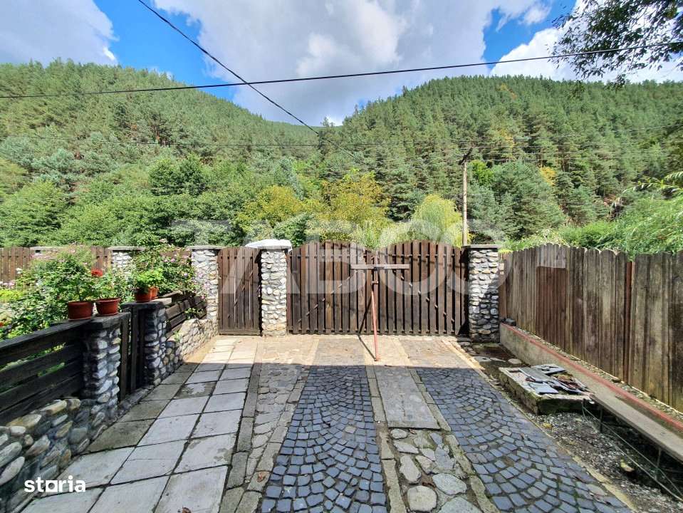 Casa de vanzare cu 6 camere in drumul spre Paltinis bonus inca o casa - Imagine principală: 1/11