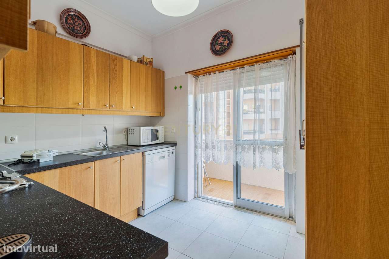 Apartamento T-1  com arrecadação na Costa da Caparica-2
