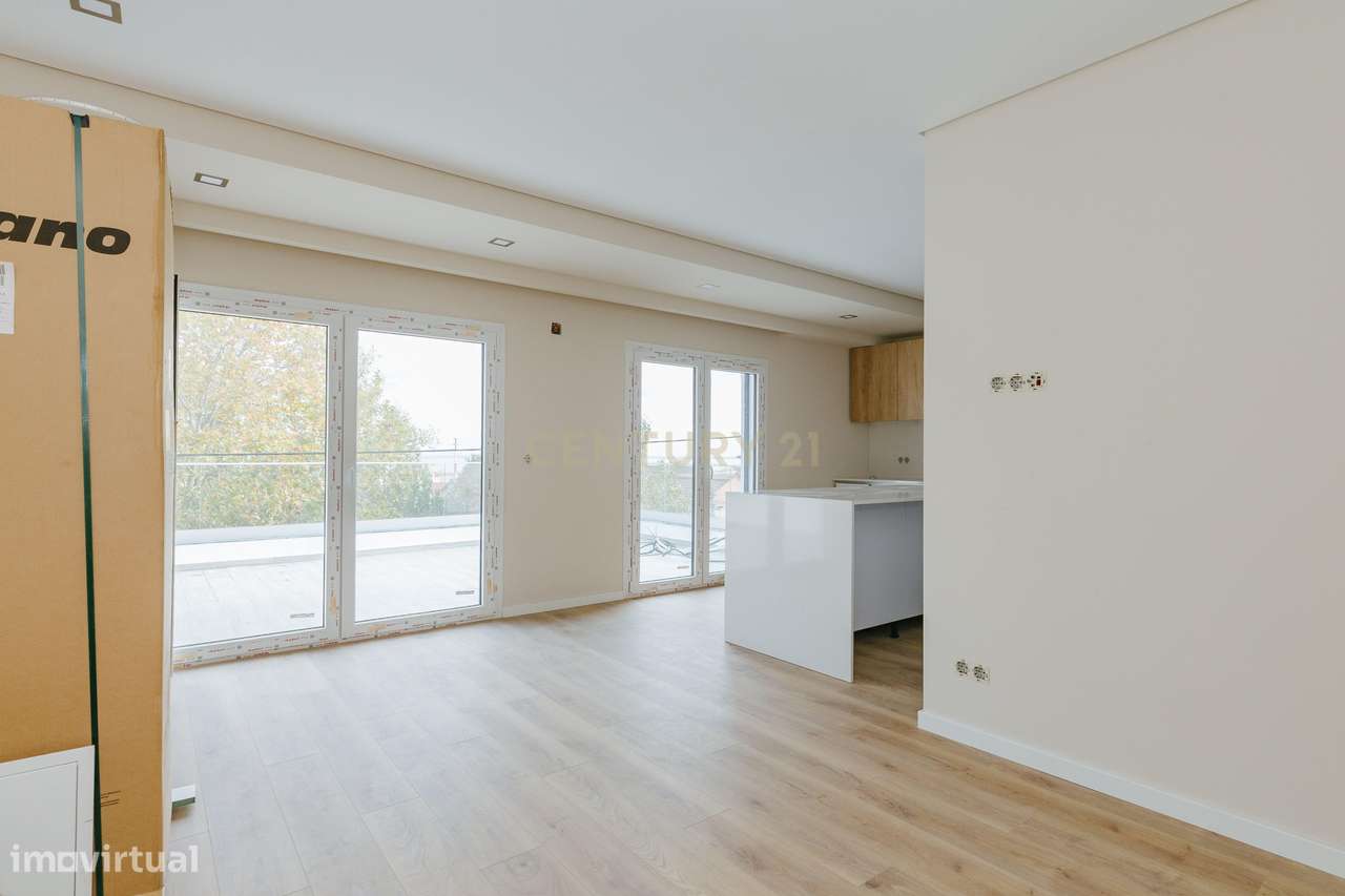 Apartamento T2 Novo com Vista Panorâmica em Loures-13