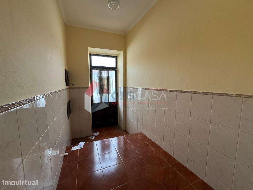 Moradia T3 com espaço exterior a poucos minutos do centro de Angra do - Grande imagem: 5/30