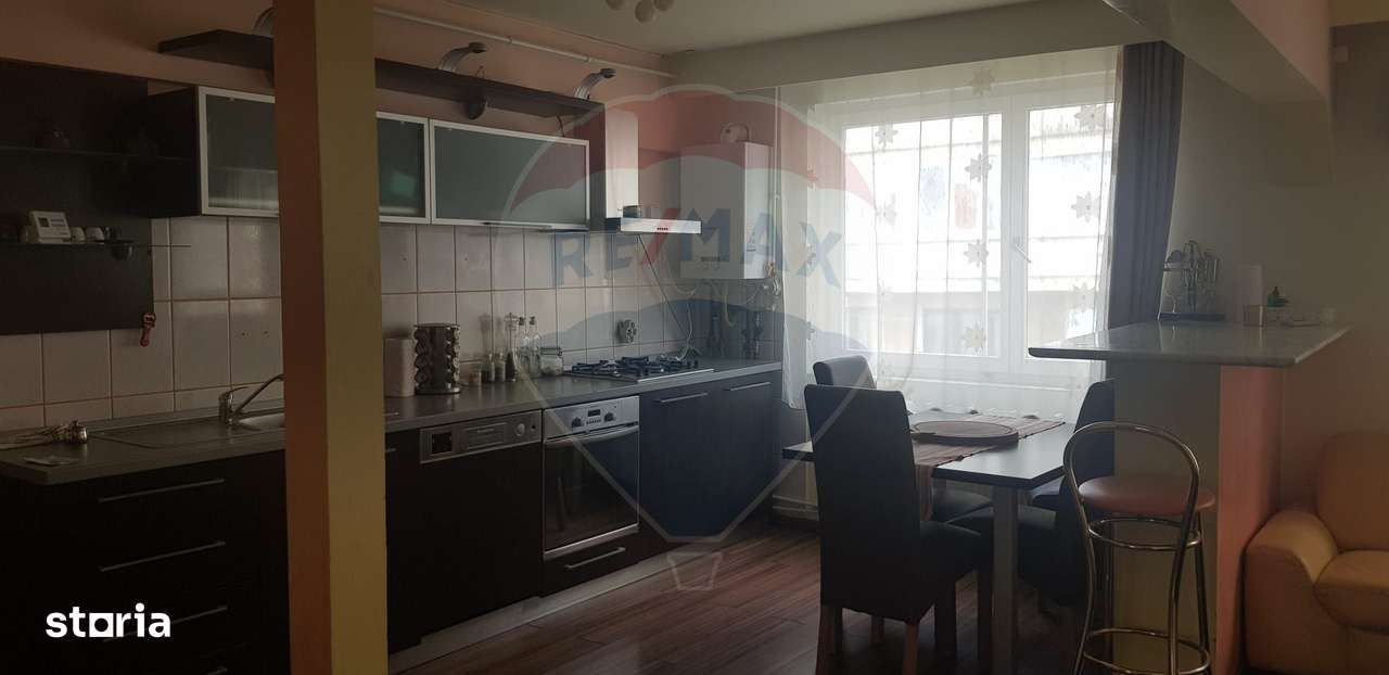 Apartament cu 3 camere, ultracentral, Bd Unirii, de vânzare-2