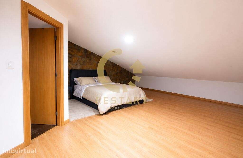 Moradia T3 Renovada com Jardim em Campanhã – Porto-9
