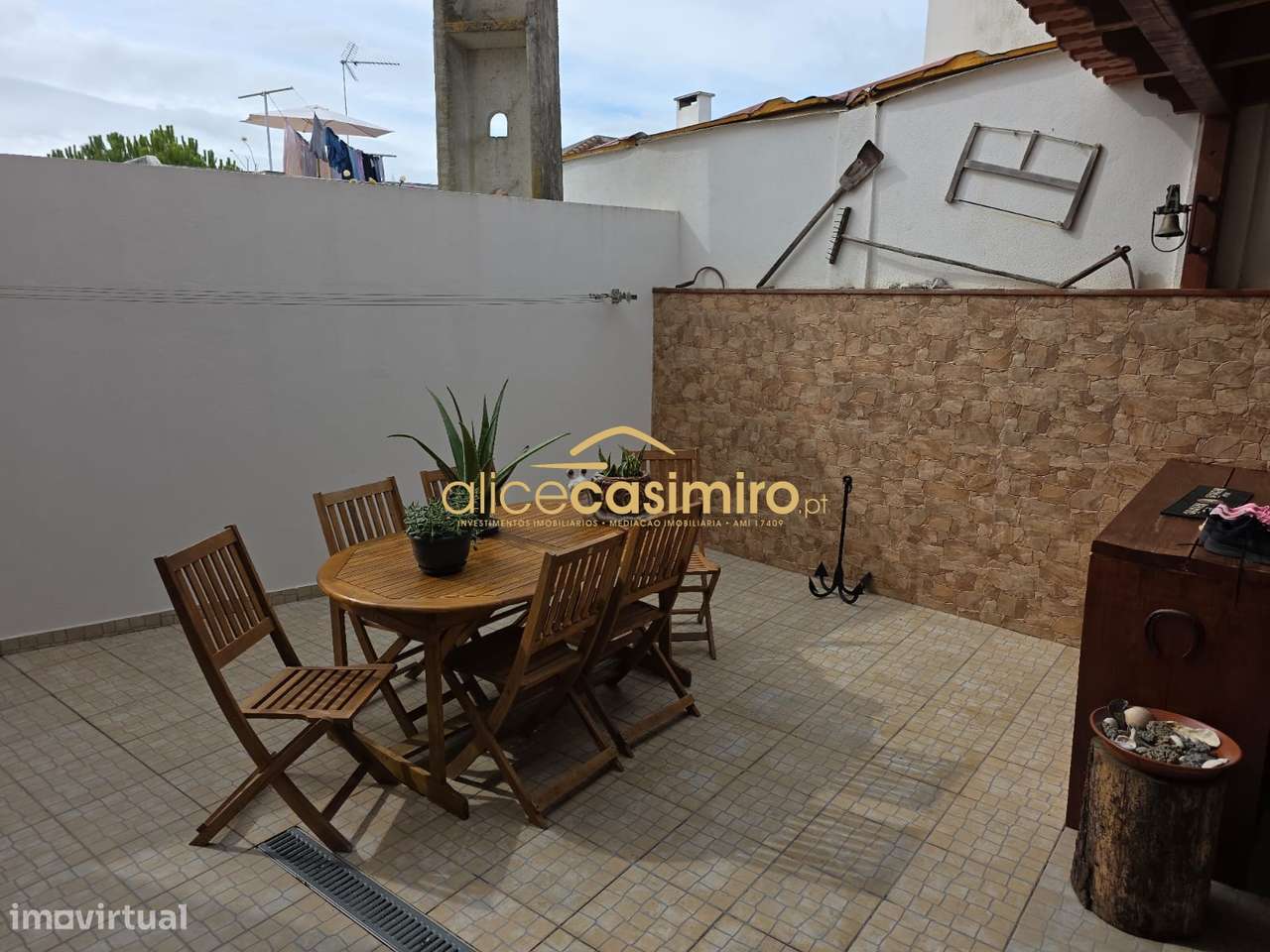 Moradia T4 - boas áreas- excelente estado!-22